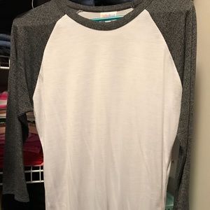 EUC LuLaRoe Randy Tee - Size Medium